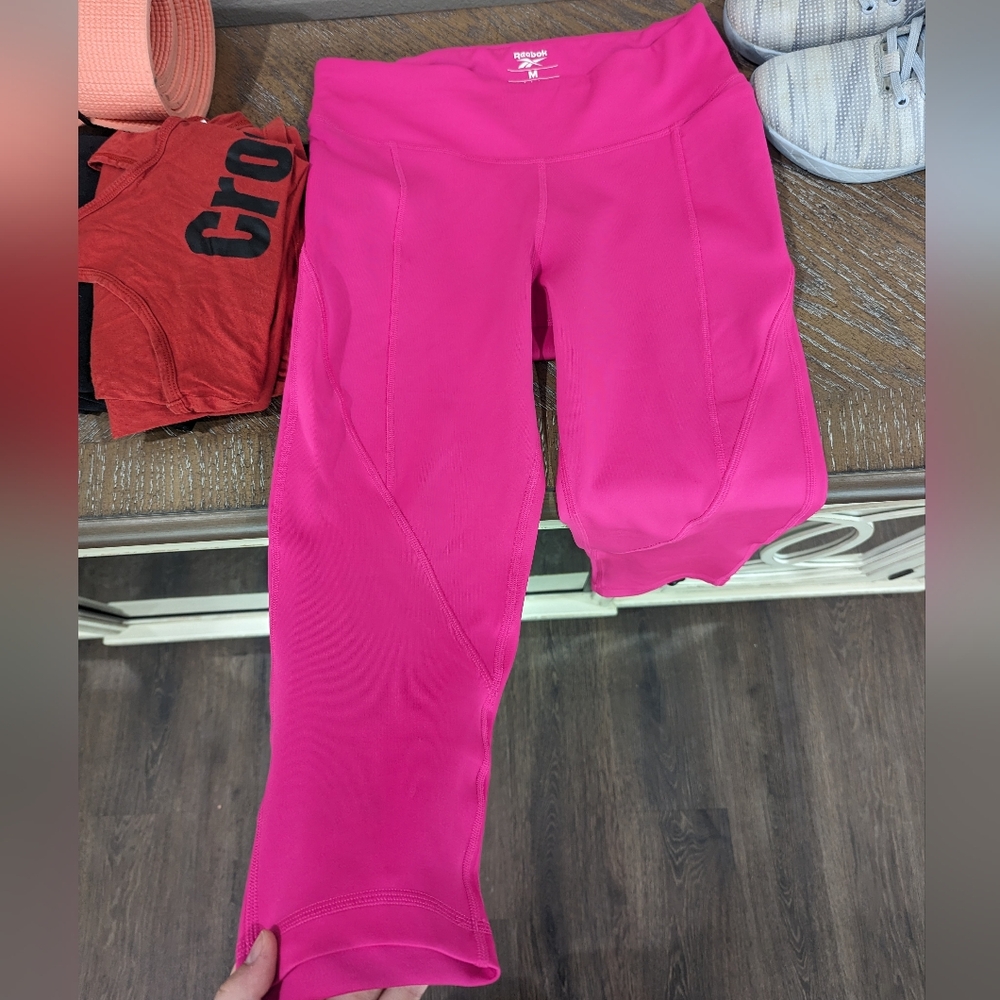 Women's HOT PINK 3/4 Reebok Leggings - Size M